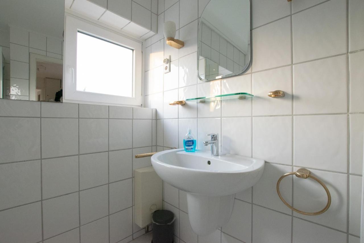 Raj Living - 1 , 3 And 4 Room Apartments - 20 Min Messe Dus & Airport Dus 梅尔布施 外观 照片
